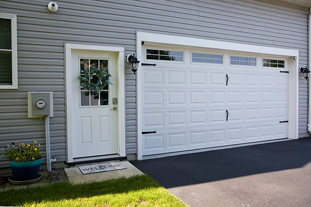 24/7 Emergency Garage Door Panel Replacement experts in Washburn, IL
